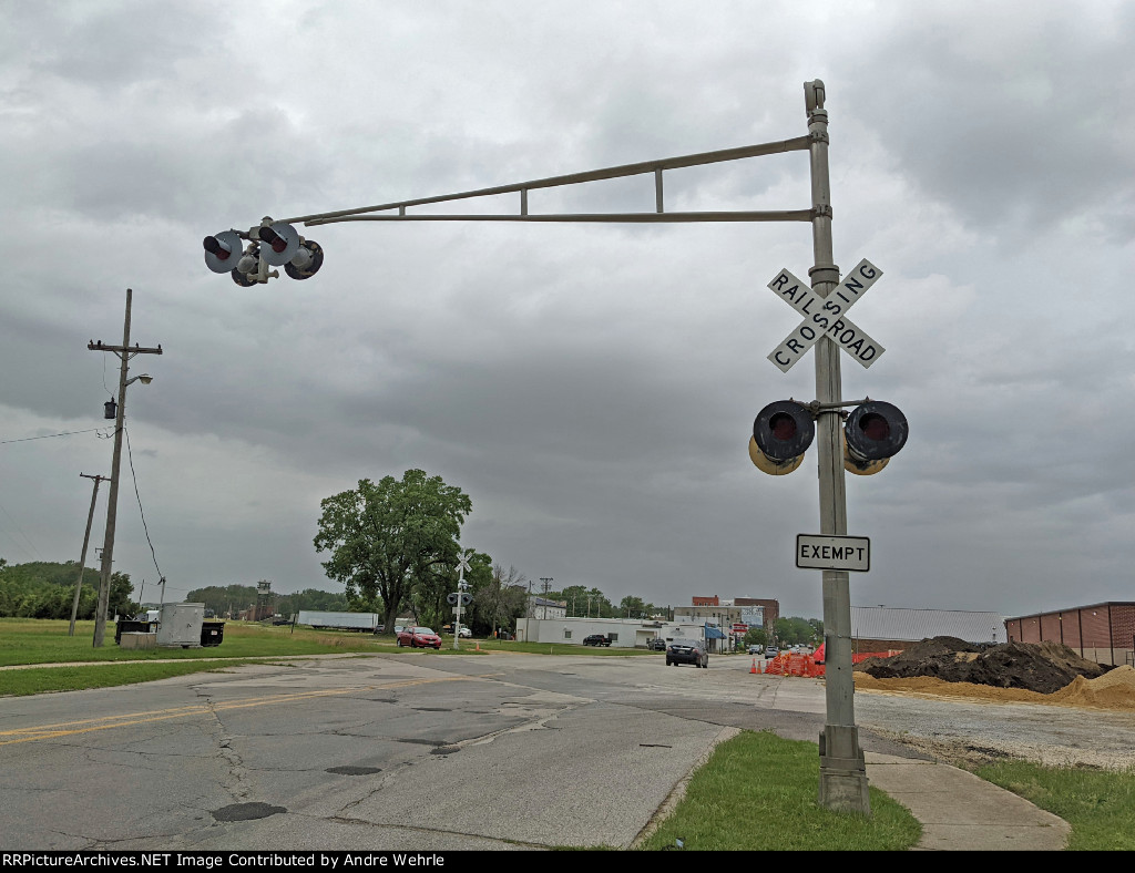 Looking north at the northern crossing on Frederick Avenue